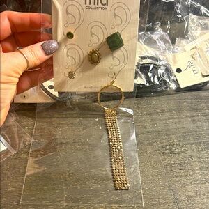 MIA COLLECTION Gold and Green Single Earring Set
